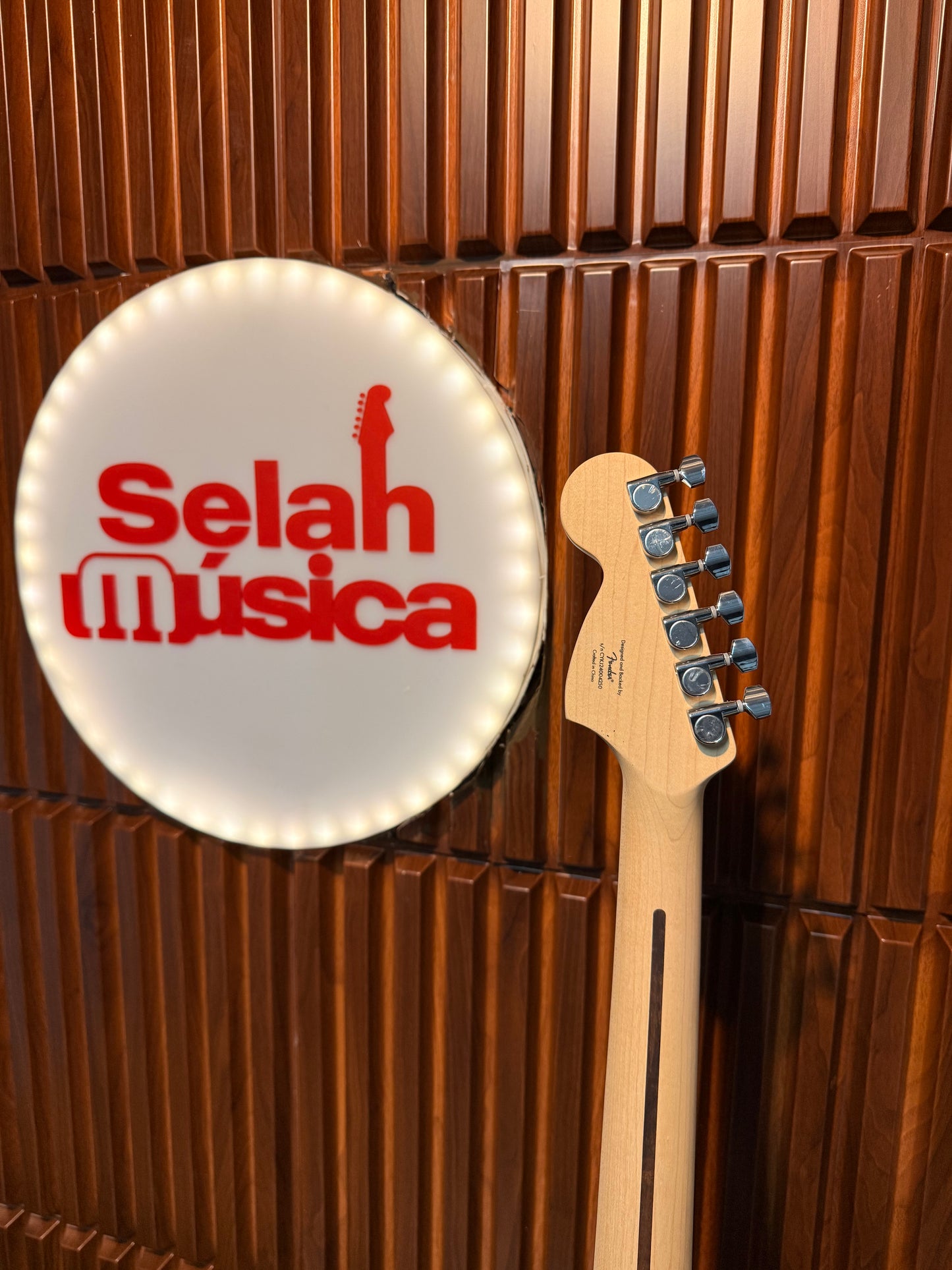 Guitarra Squier Affinity Series Stratocaster Junior HSS Ice Blue Metallic