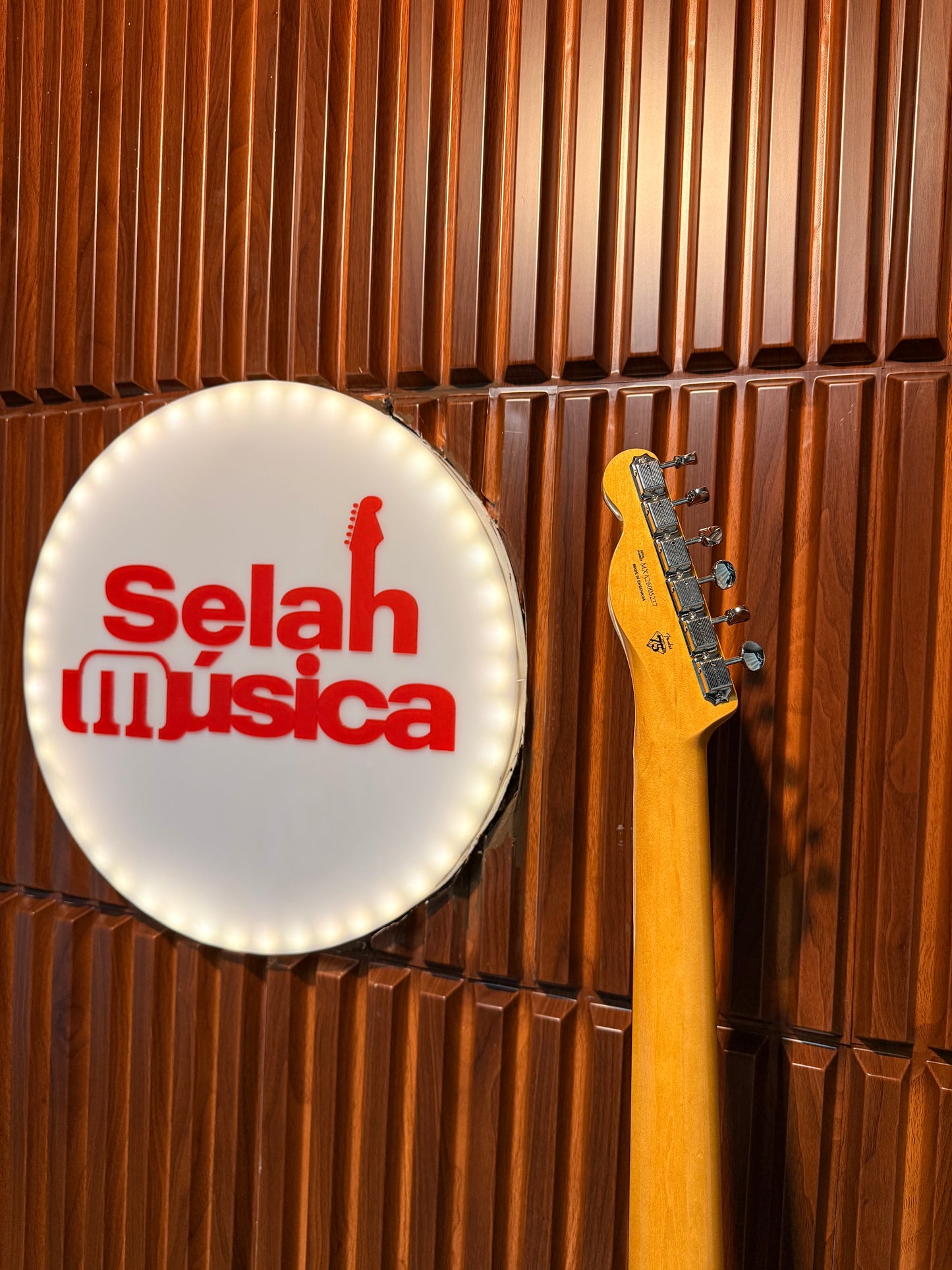 Guitarra Eléctrica Fender Vintera III Mid ‘60s Telecaster Firemist Gold