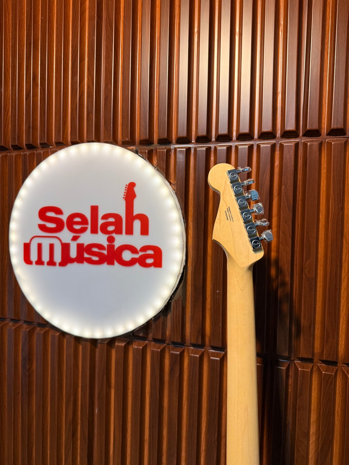 Guitarra Eléctrica Fender Standard Stratocaster HSS Aqua Marine Metallic