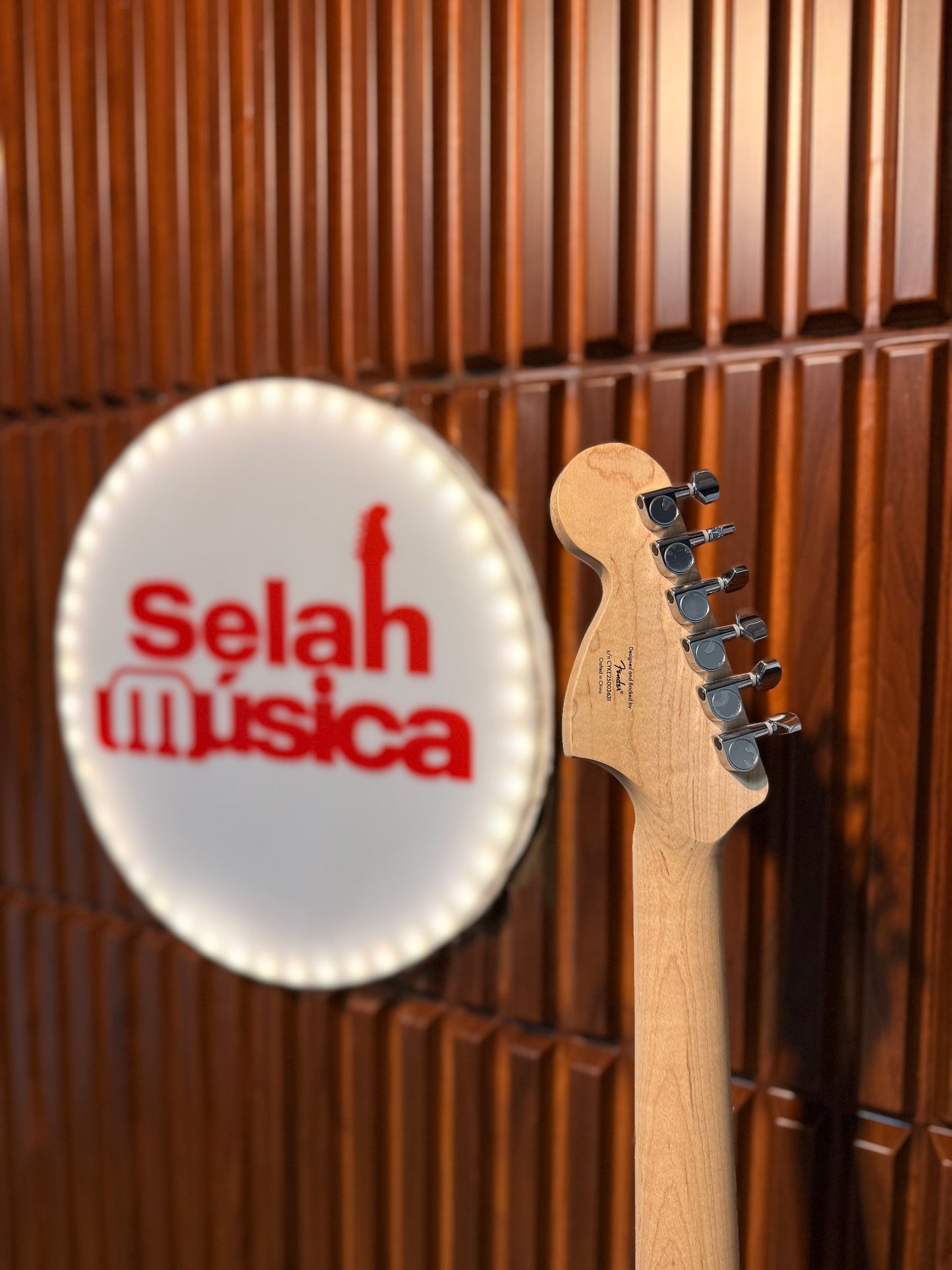Guitarra Squier Affinity Series Stratocaster FMT HSS – Sienna Sunburst