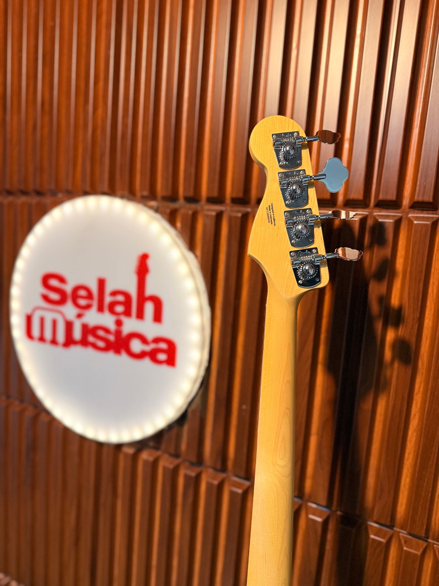 Bajo Eléctrico Fender Standard Jazz Bass 3-Color Sunburst
