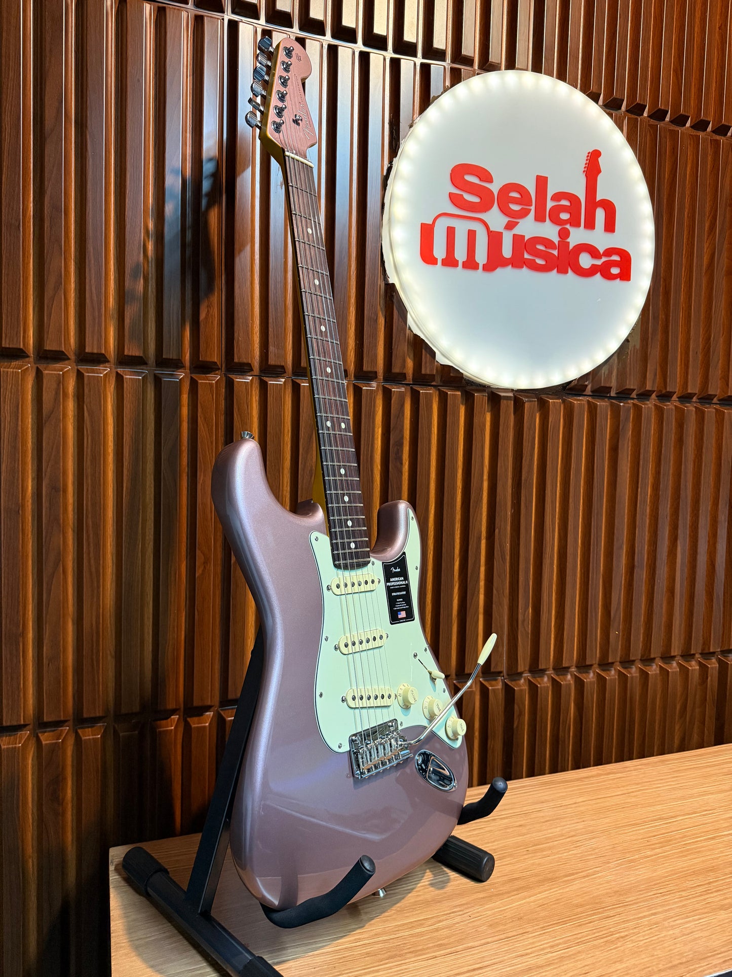 Guitarra Fender American Professional II Limited Edition Stratocaster Burgundy Mist Metallic