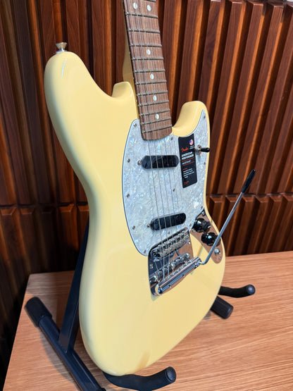 Guitarra Fender American Performer Mustang Vintage White