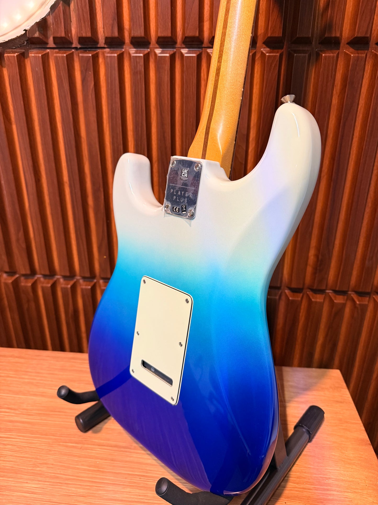 Guitarra Fender Player Plus Stratocaster HSS Belair Blue