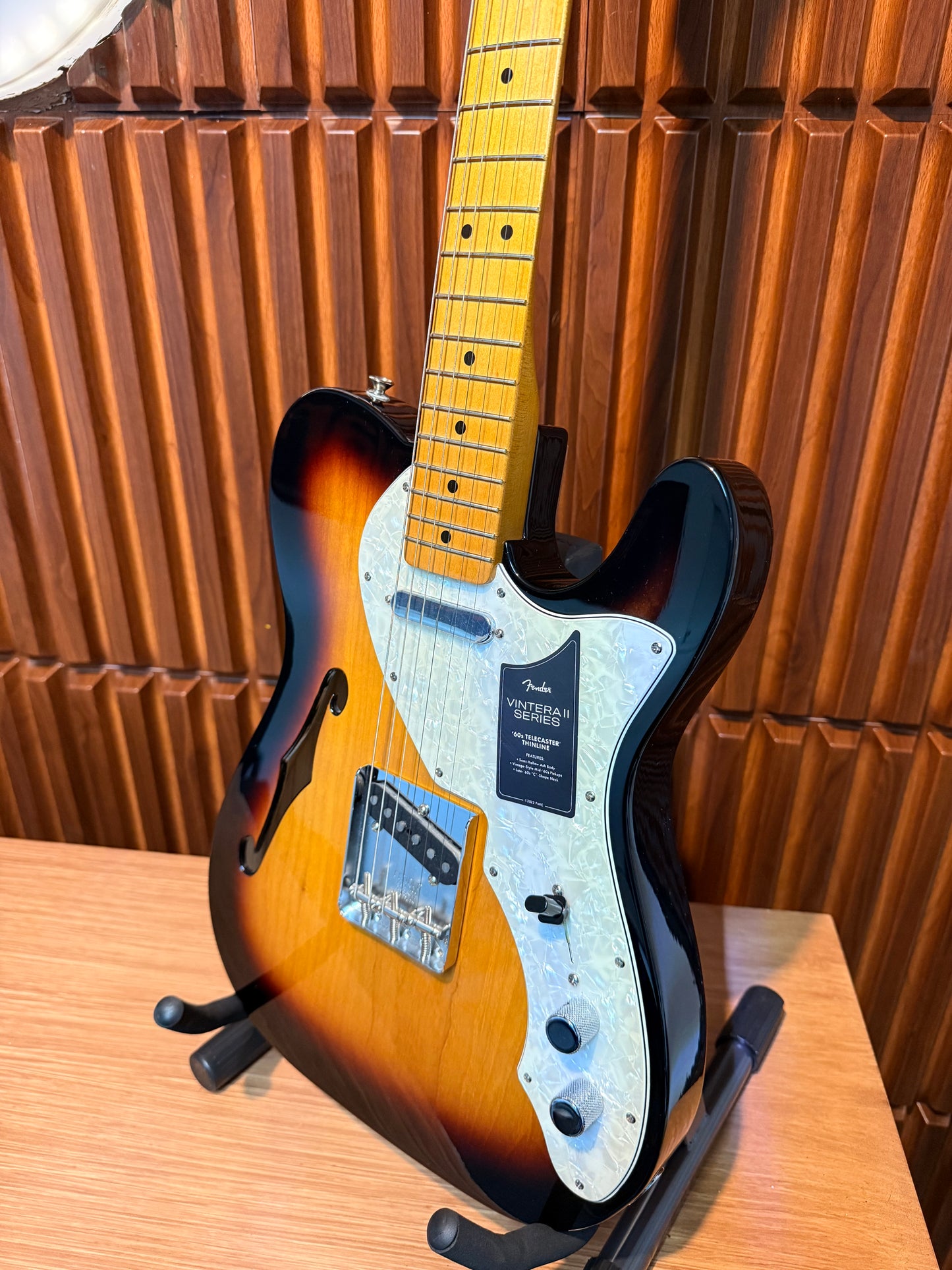 Guitarra Fender Vintera II ’60s Telecaster Thinline 3-Color Sunburst