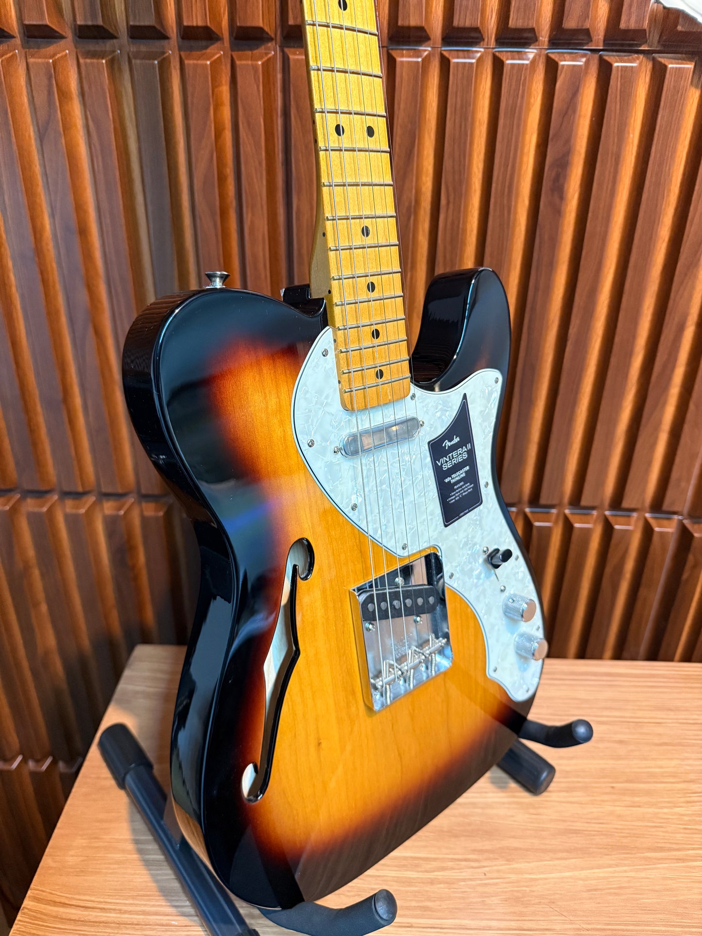 Guitarra Fender Vintera II ’60s Telecaster Thinline 3-Color Sunburst