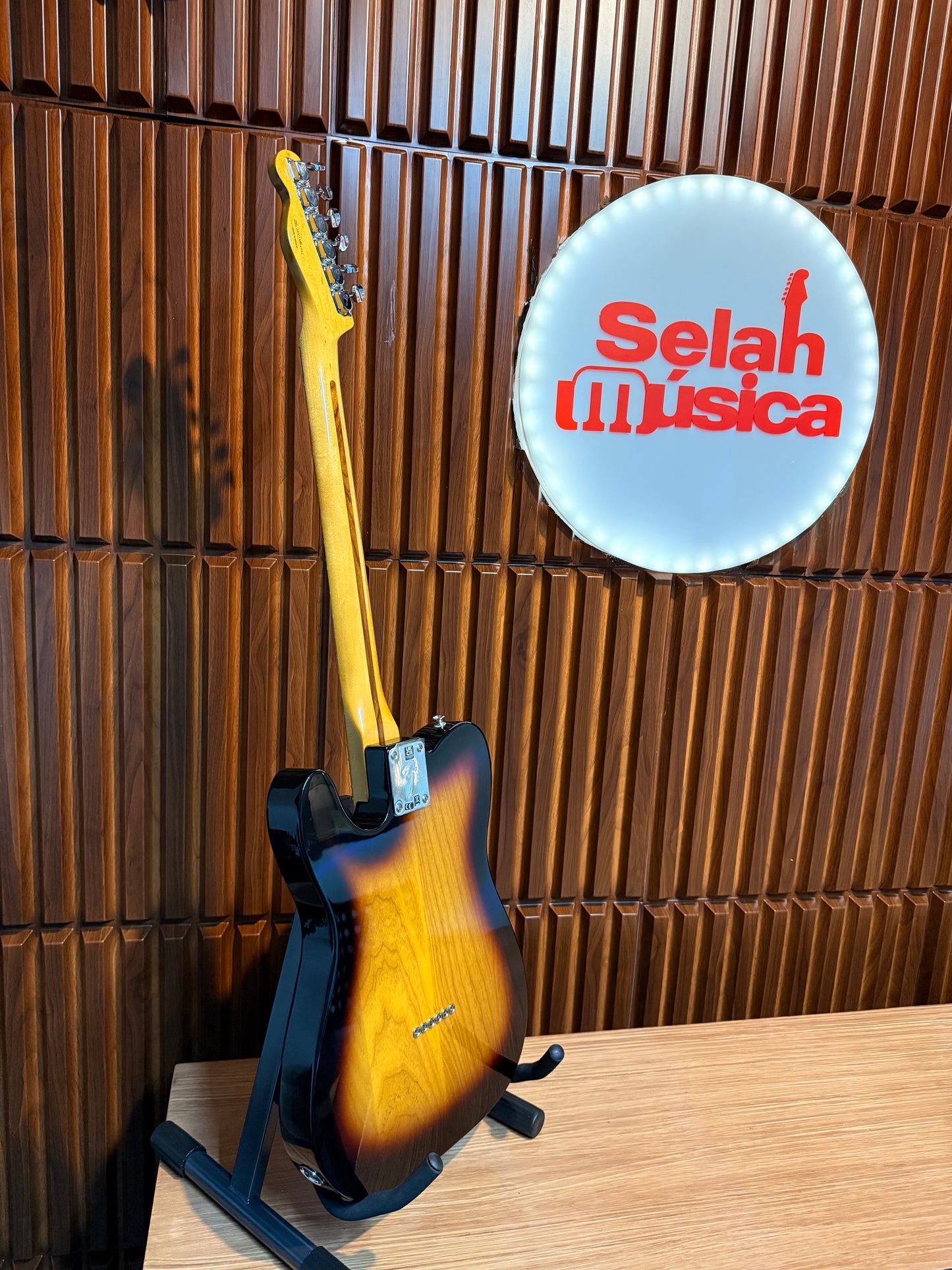 Guitarra Fender Vintera II ’60s Telecaster Thinline 3-Color Sunburst