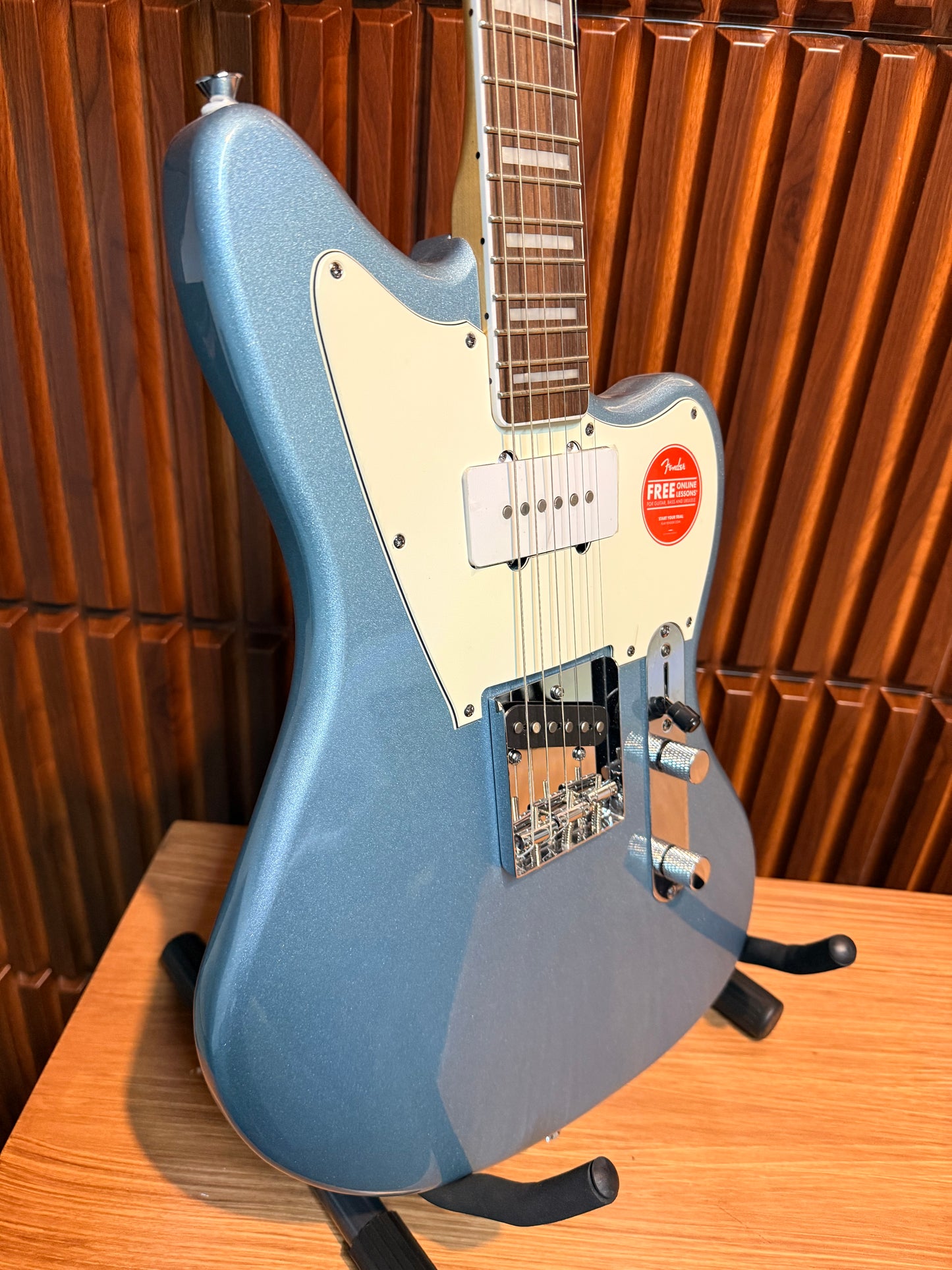 Guitarra Squier Limited Edition Paranormal Offset Telecaster SJ Ice Blue Metallic