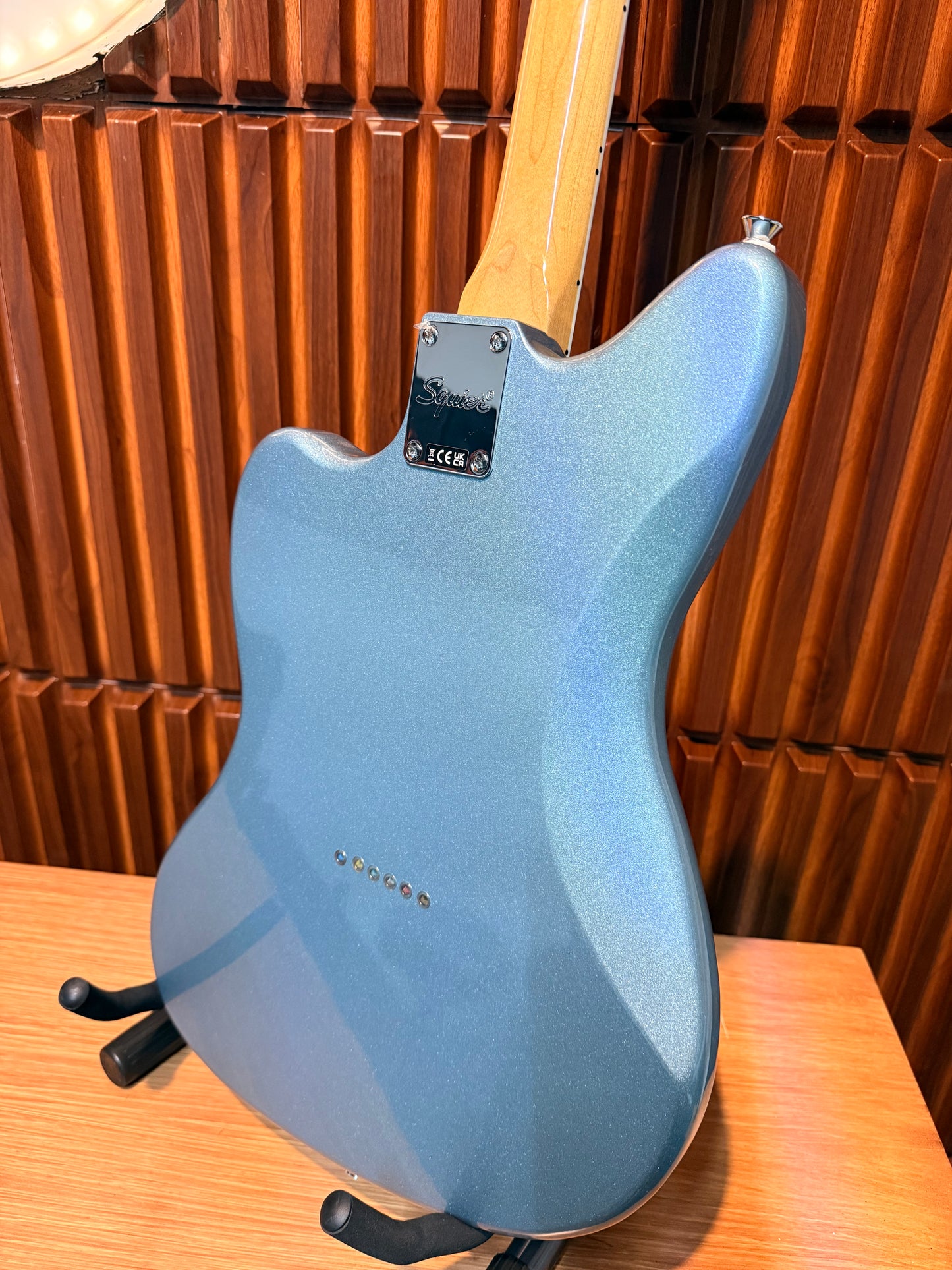 Guitarra Squier Limited Edition Paranormal Offset Telecaster SJ Ice Blue Metallic