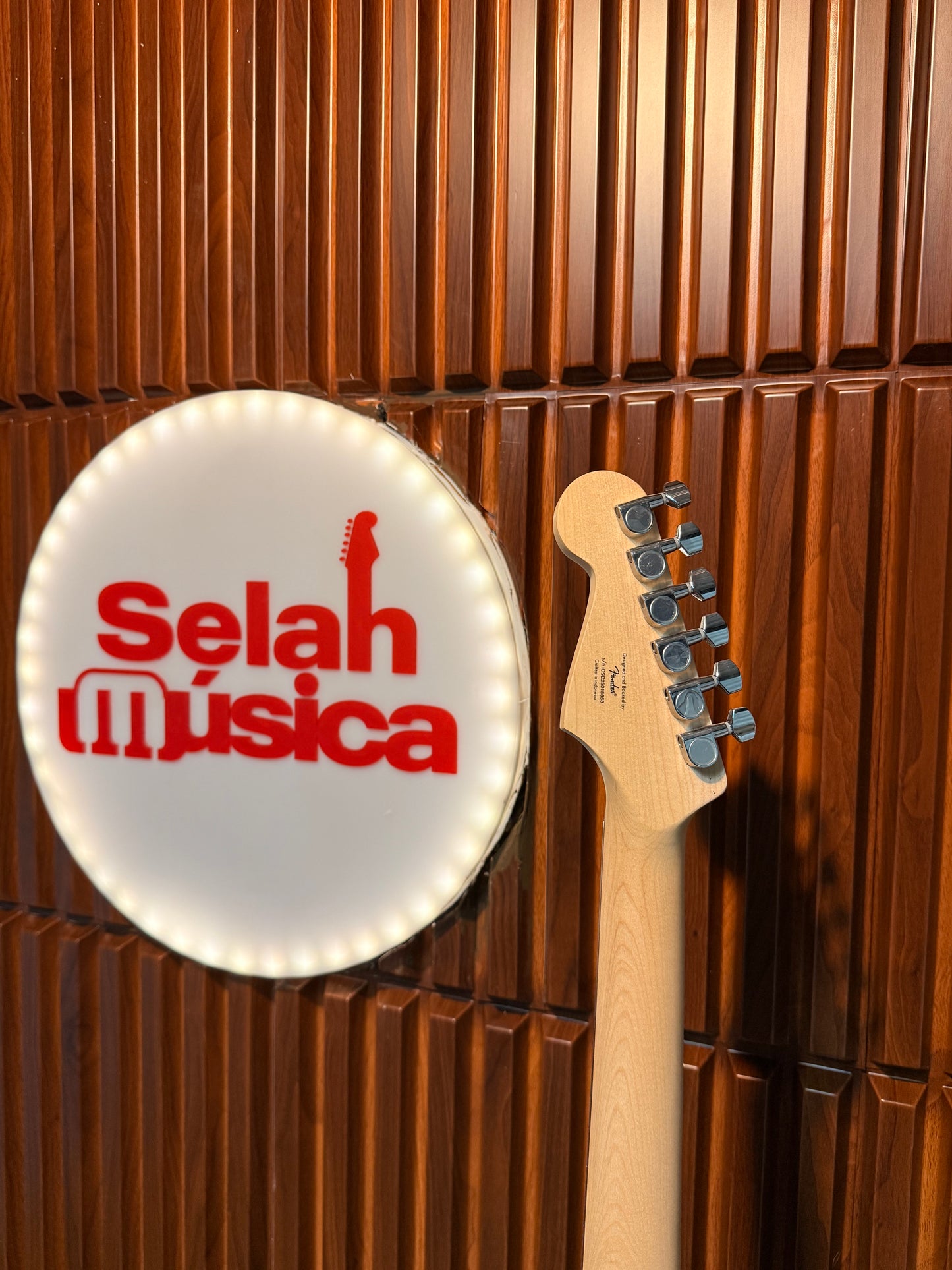 Guitarra Squier Sonic® Stratocaster® Ultraviolet
