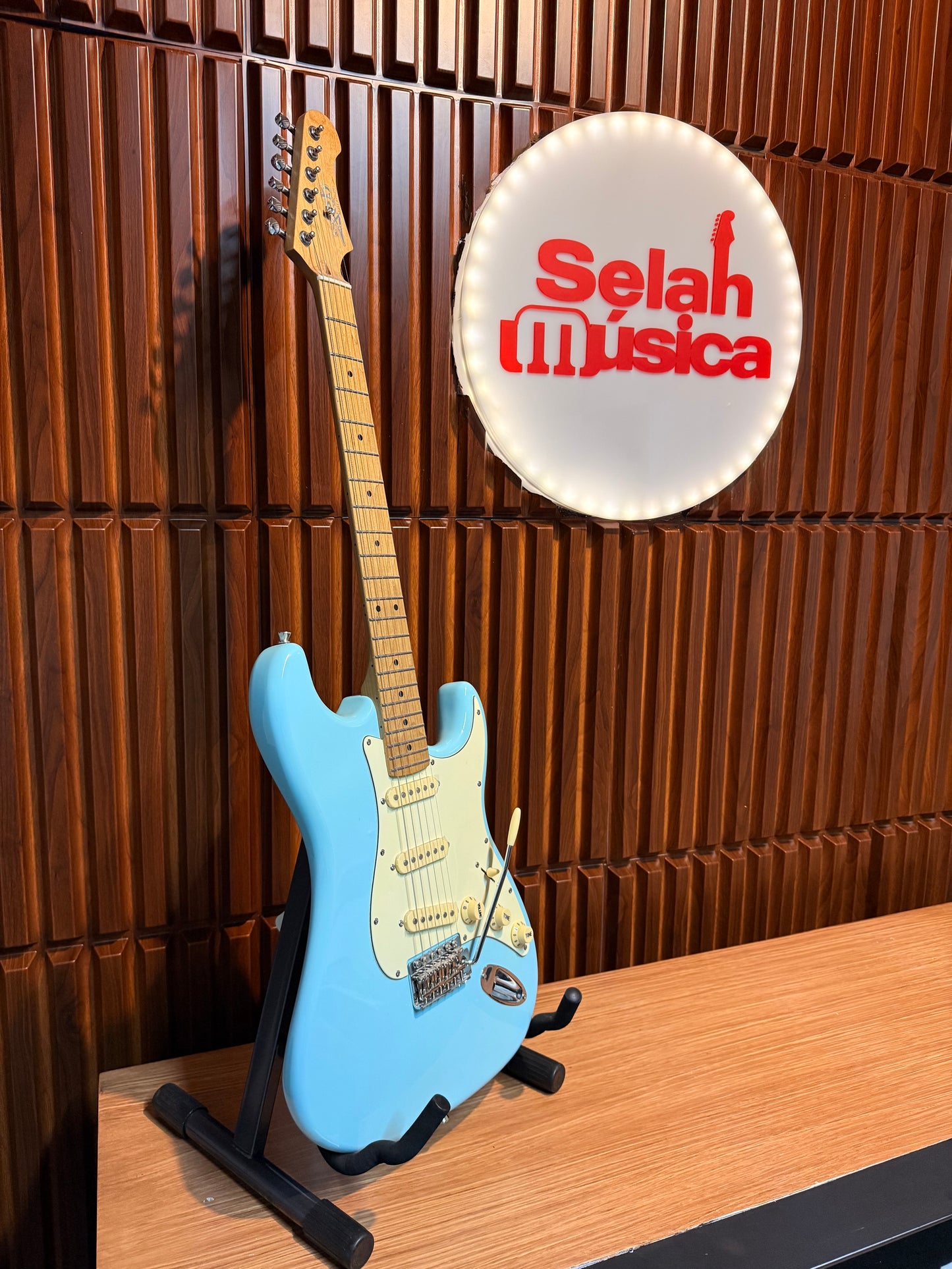 Guitarra Jet Guitars JS-300 Stratocaster Sonic Blue