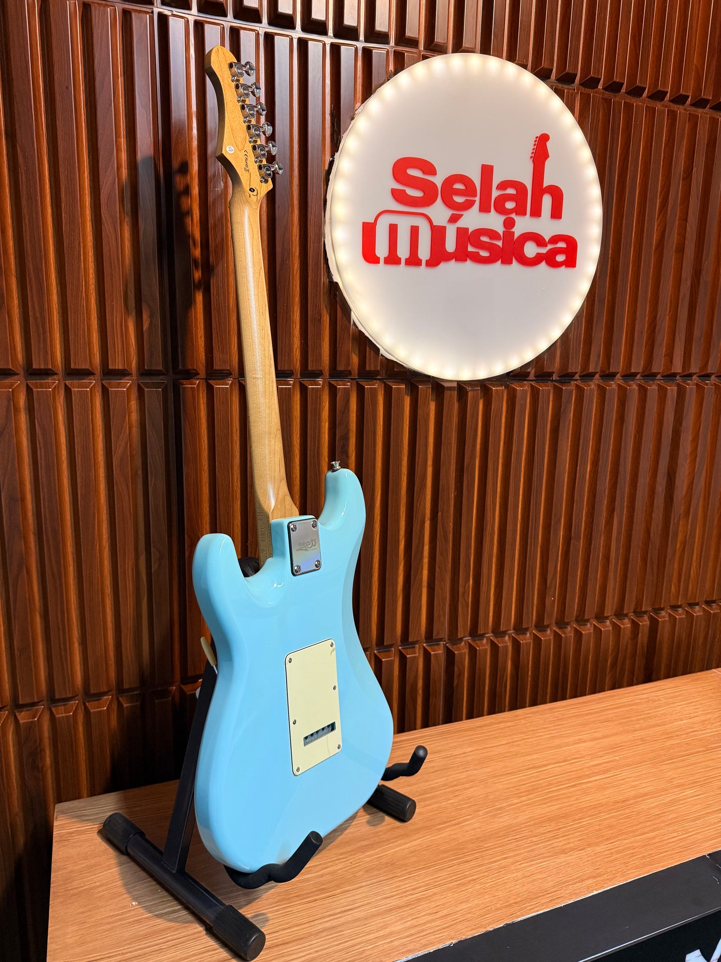 Guitarra Jet Guitars JS-300 Stratocaster Sonic Blue