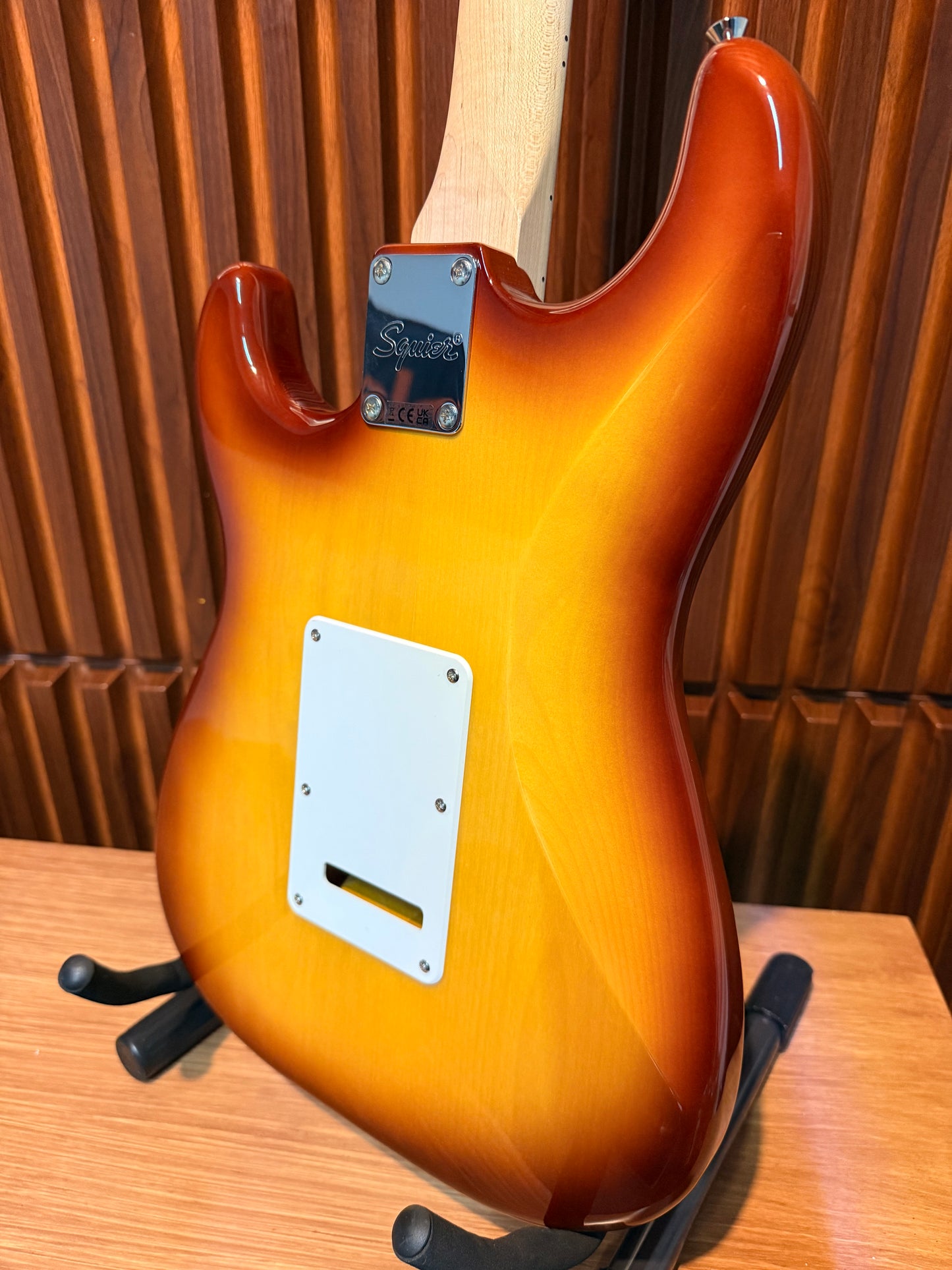 Guitarra Squier Affinity Series Stratocaster FMT HSS – Sienna Sunburst