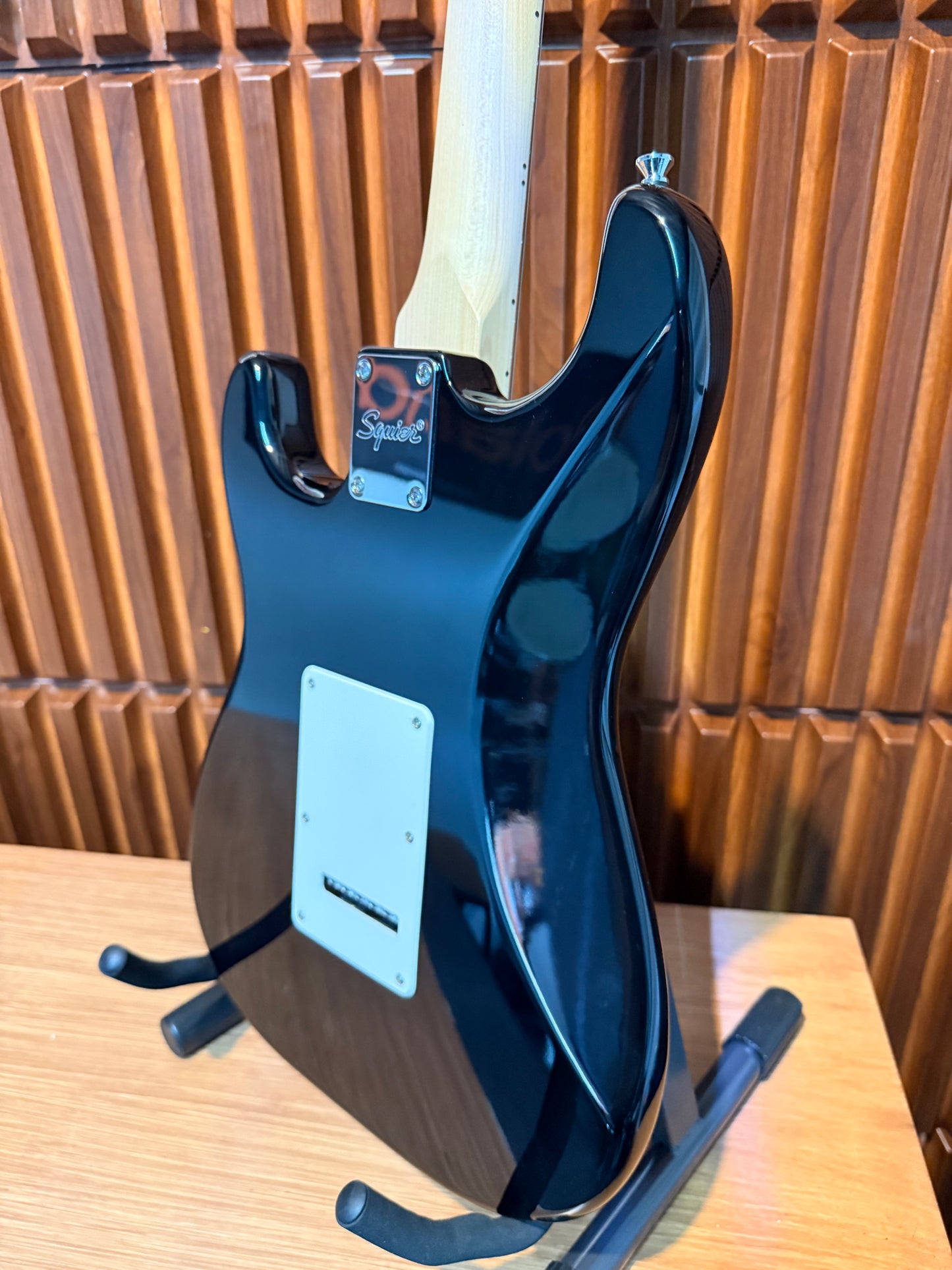 Guitarra Squier Sonic Stratocaster – Negra