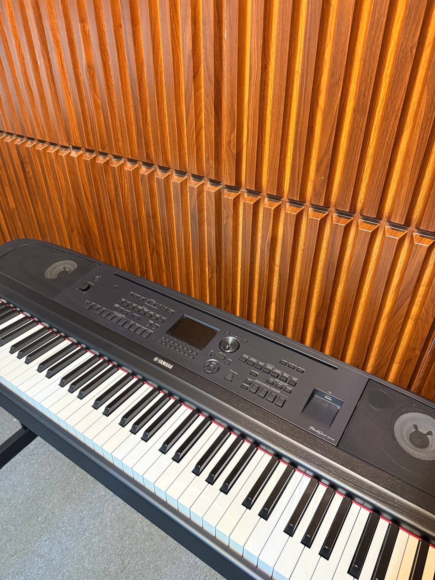 Piano Digital Yamaha DGX670B