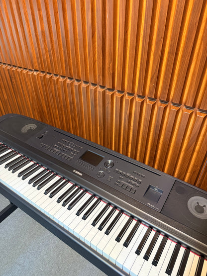 Piano Digital Yamaha DGX670B