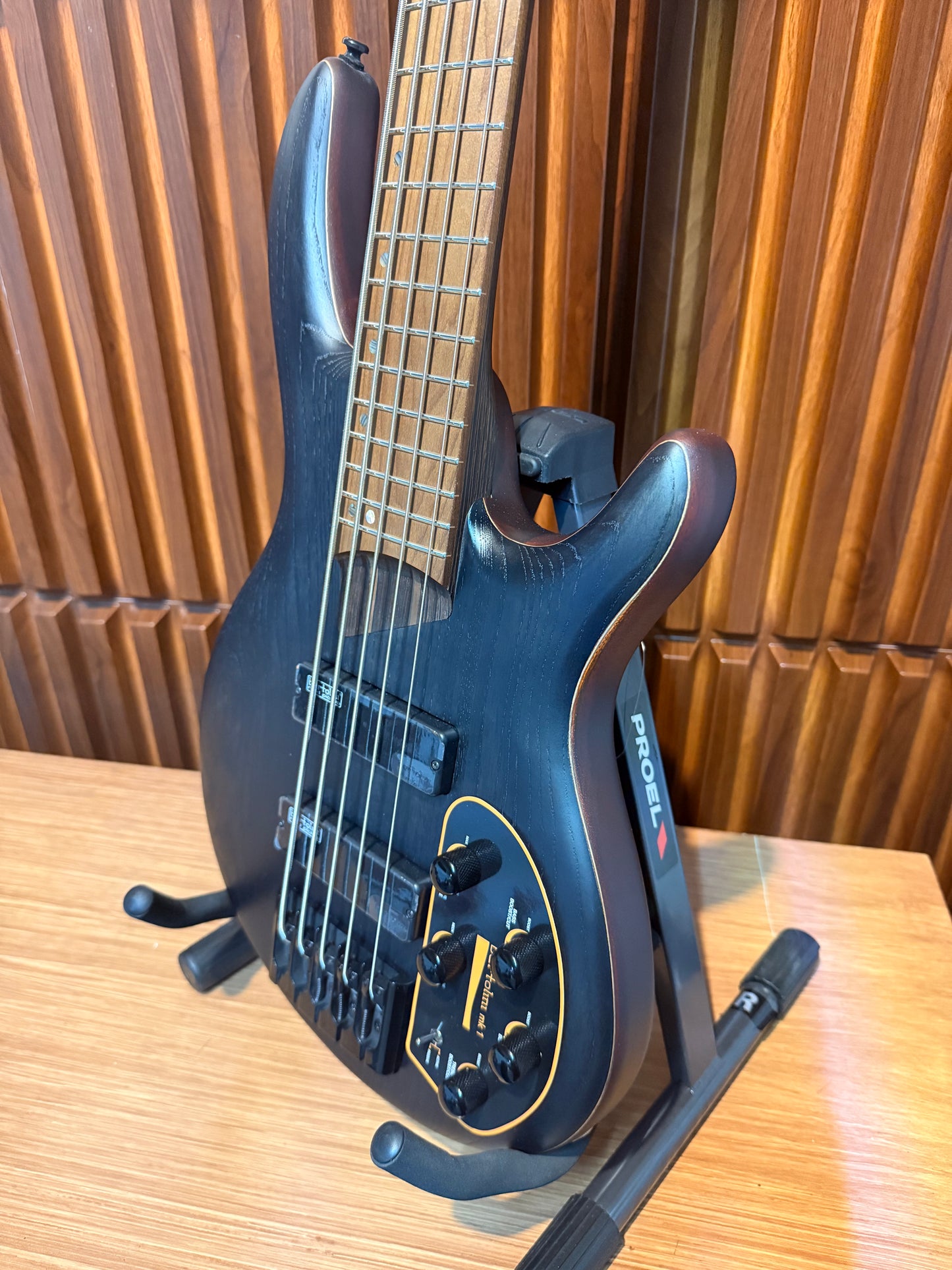 Bajo Eléctrico Cort Artisan B5 Element Open Pore Black