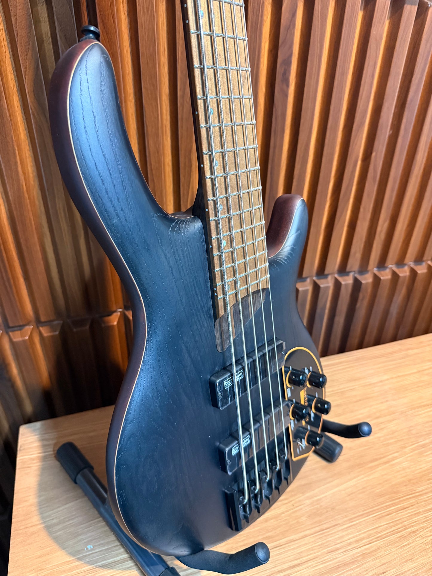 Bajo Eléctrico Cort Artisan B5 Element Open Pore Black