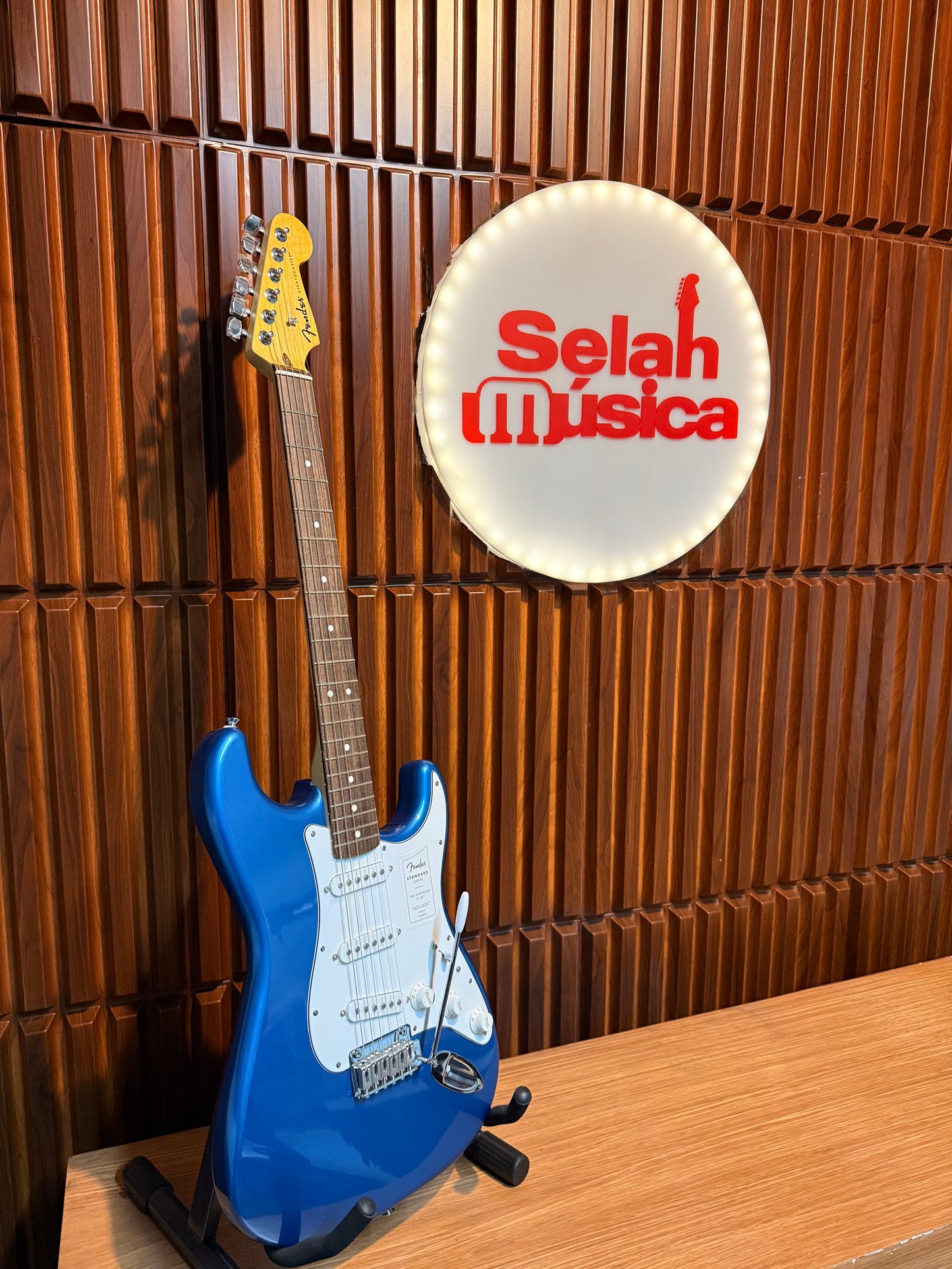 Guitarra Eléctrica Fender Standard Stratocaster Aqua Marine Metallic