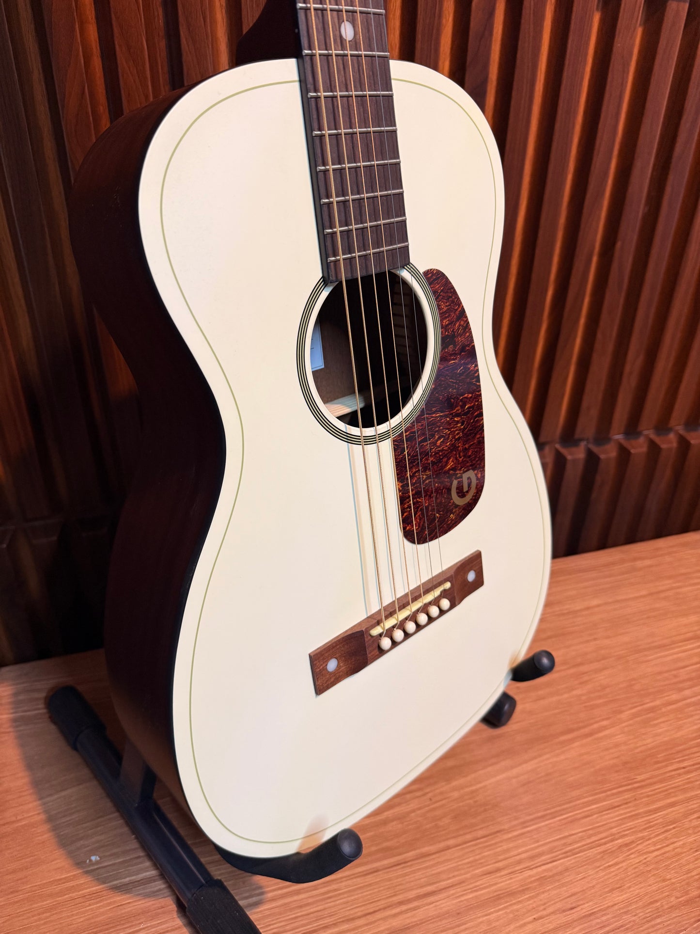 Guitarra Acústica Gretsch Jim Dandy Parlor LTD Vintage White