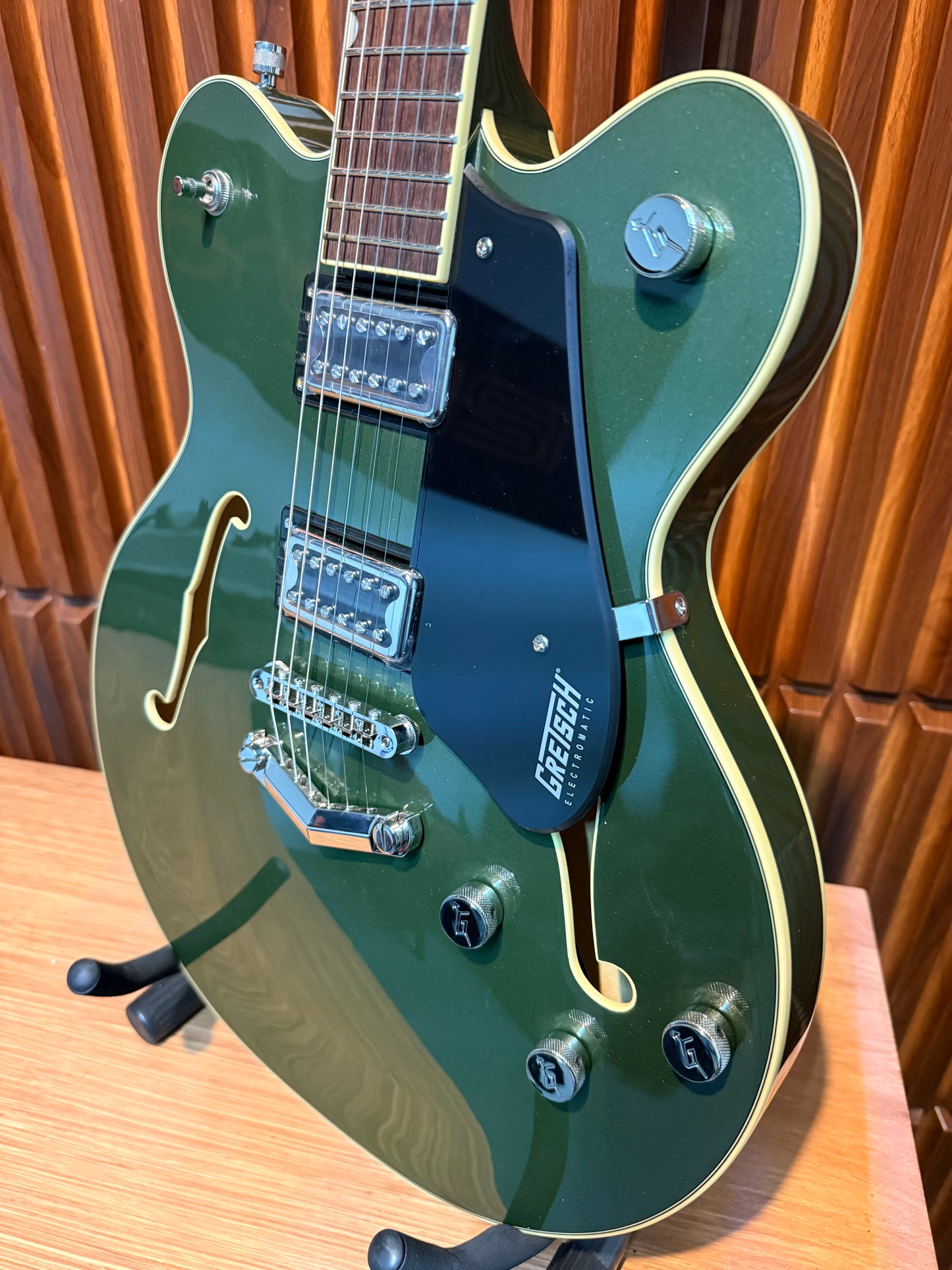 Guitarra Eléctrica Gretsch G5622 Electromatic Double-Cut with V-Stoptail Olive