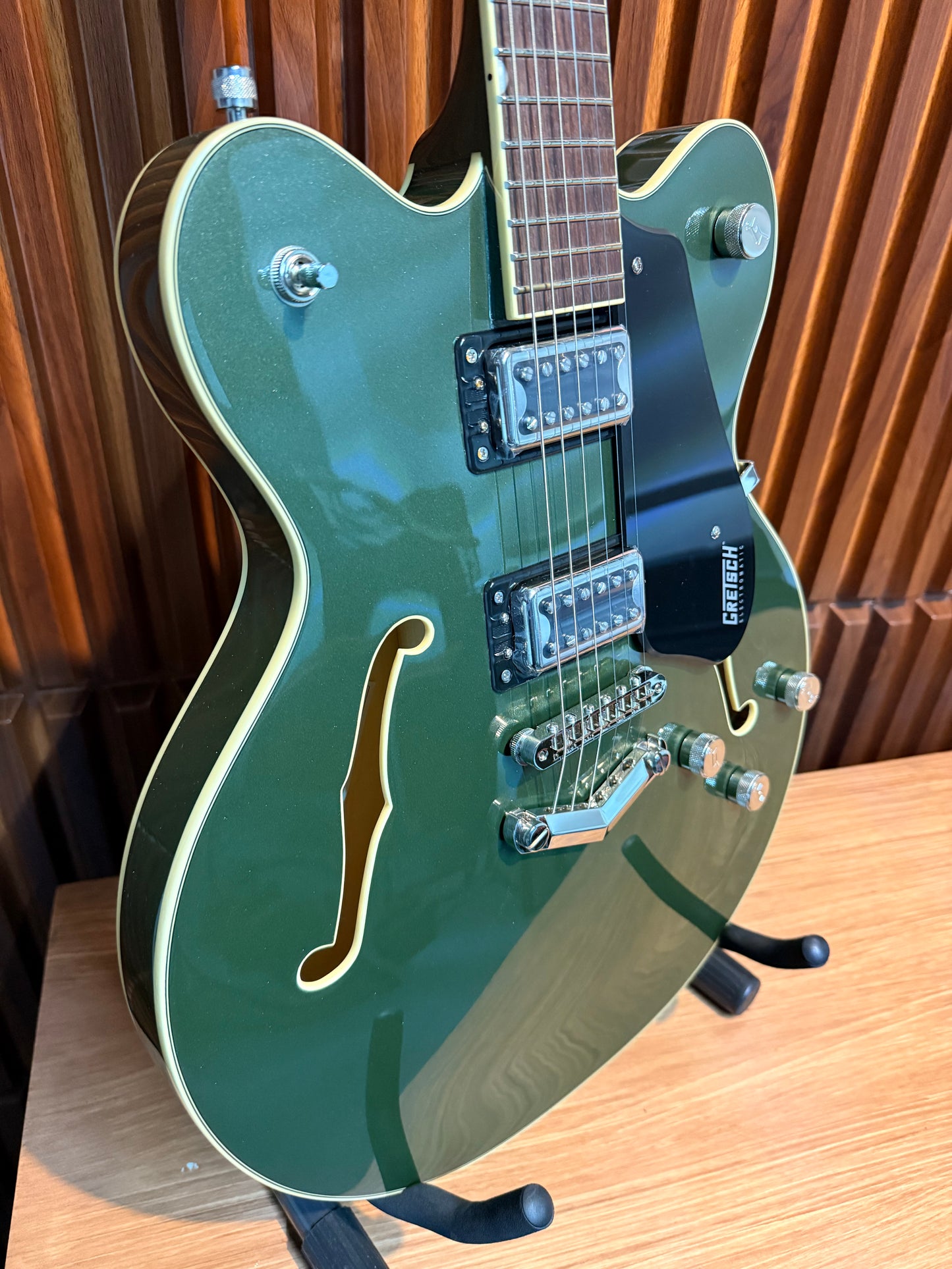 Guitarra Eléctrica Gretsch G5622 Electromatic Double-Cut with V-Stoptail Olive