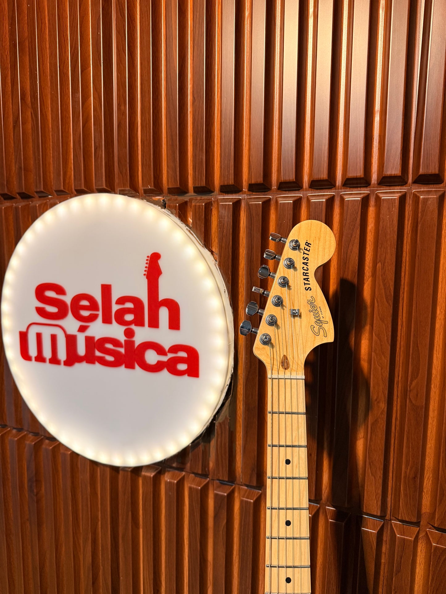 Guitarra Eléctrica Squier Affinity Series Starcaster Deluxe Semi-Hollowbody Sienna Sunburst