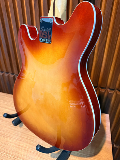 Guitarra Eléctrica Squier Affinity Series Starcaster Deluxe Semi-Hollowbody Sienna Sunburst