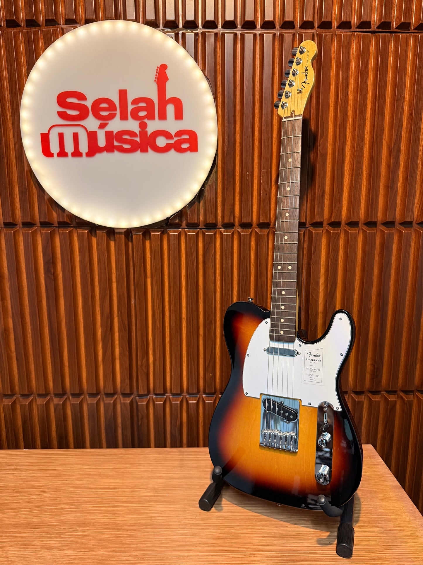Guitarra Eléctrica Fender Standard Telecaster 3-Color Sunburst