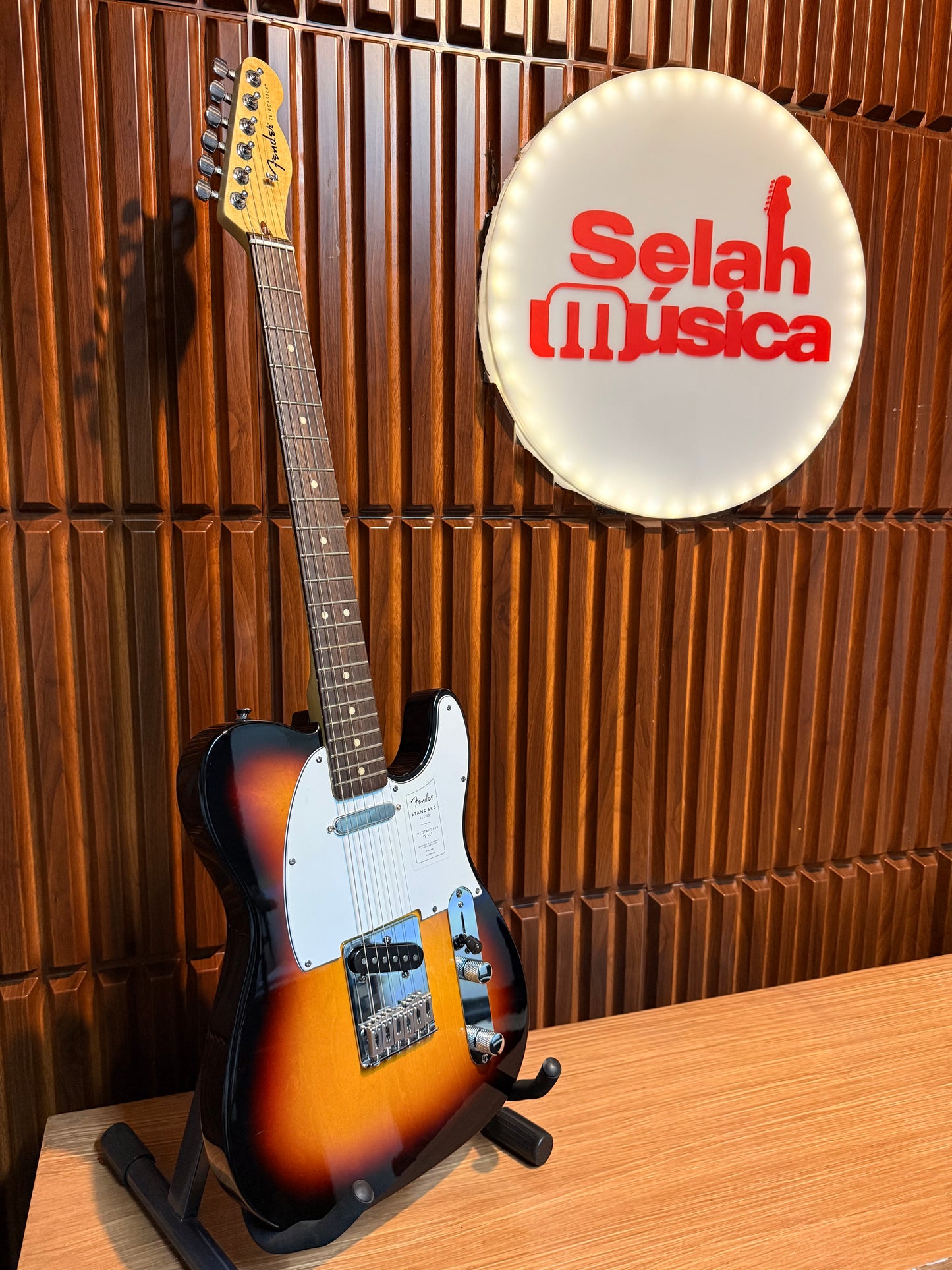 Guitarra Eléctrica Fender Standard Telecaster 3-Color Sunburst