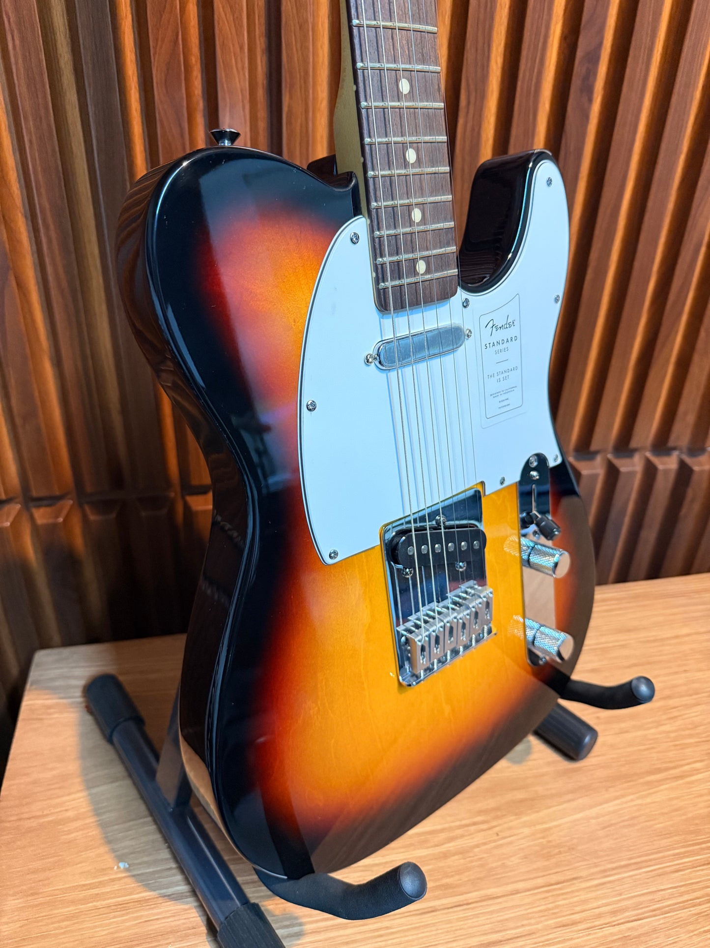 Guitarra Eléctrica Fender Standard Telecaster 3-Color Sunburst