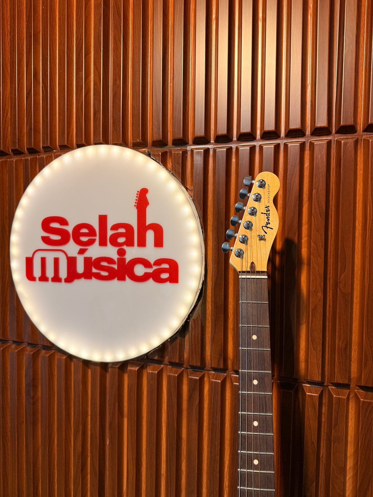 Guitarra Eléctrica Fender Standard Telecaster 3-Color Sunburst