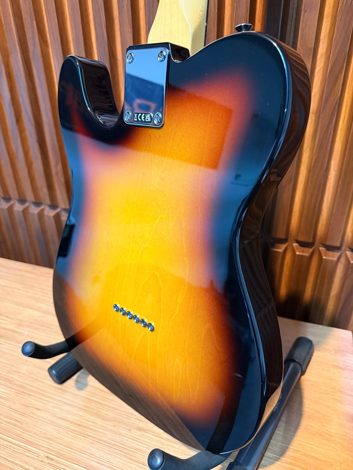 Guitarra Eléctrica Fender Standard Telecaster 3-Color Sunburst