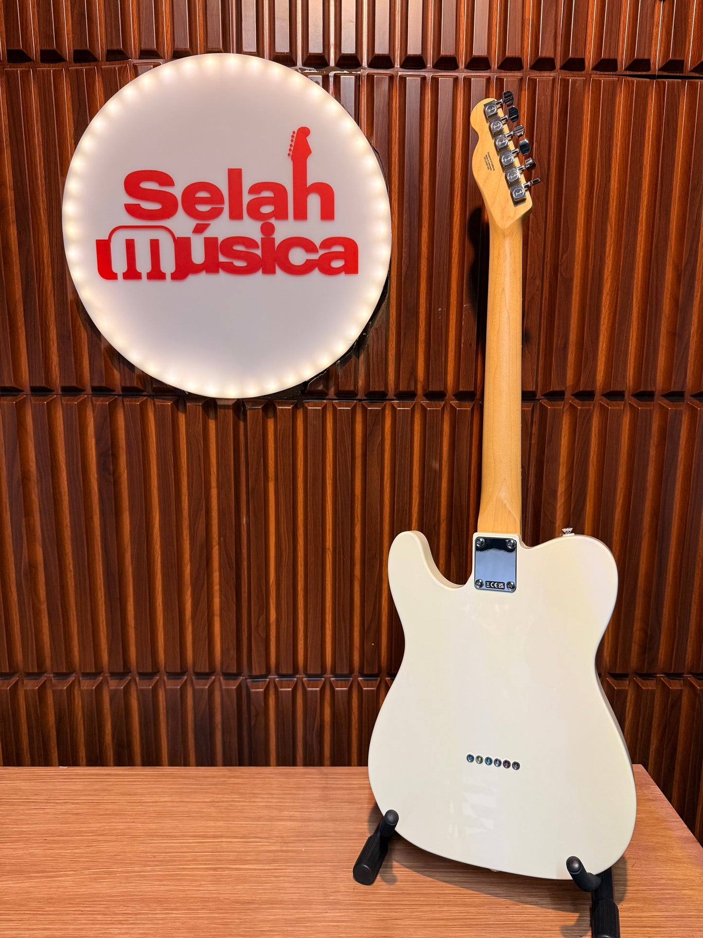 Guitarra Eléctrica Fender Standard Telecaster Blanca