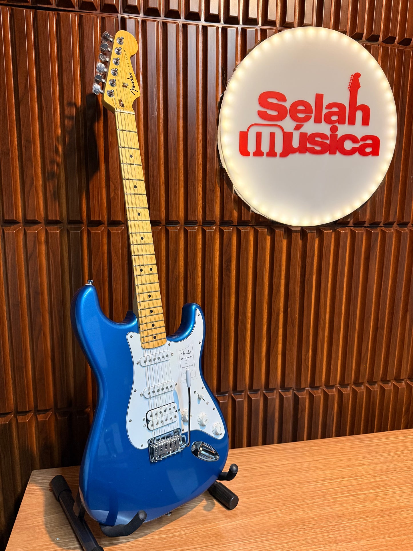 Guitarra Eléctrica Fender Standard Stratocaster HSS Aqua Marine Metallic