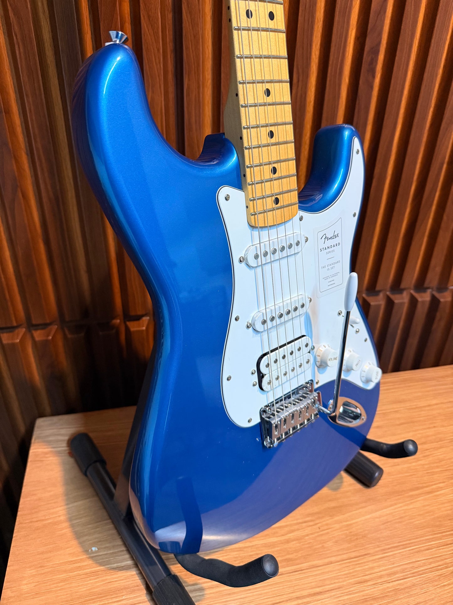 Guitarra Eléctrica Fender Standard Stratocaster HSS Aqua Marine Metallic
