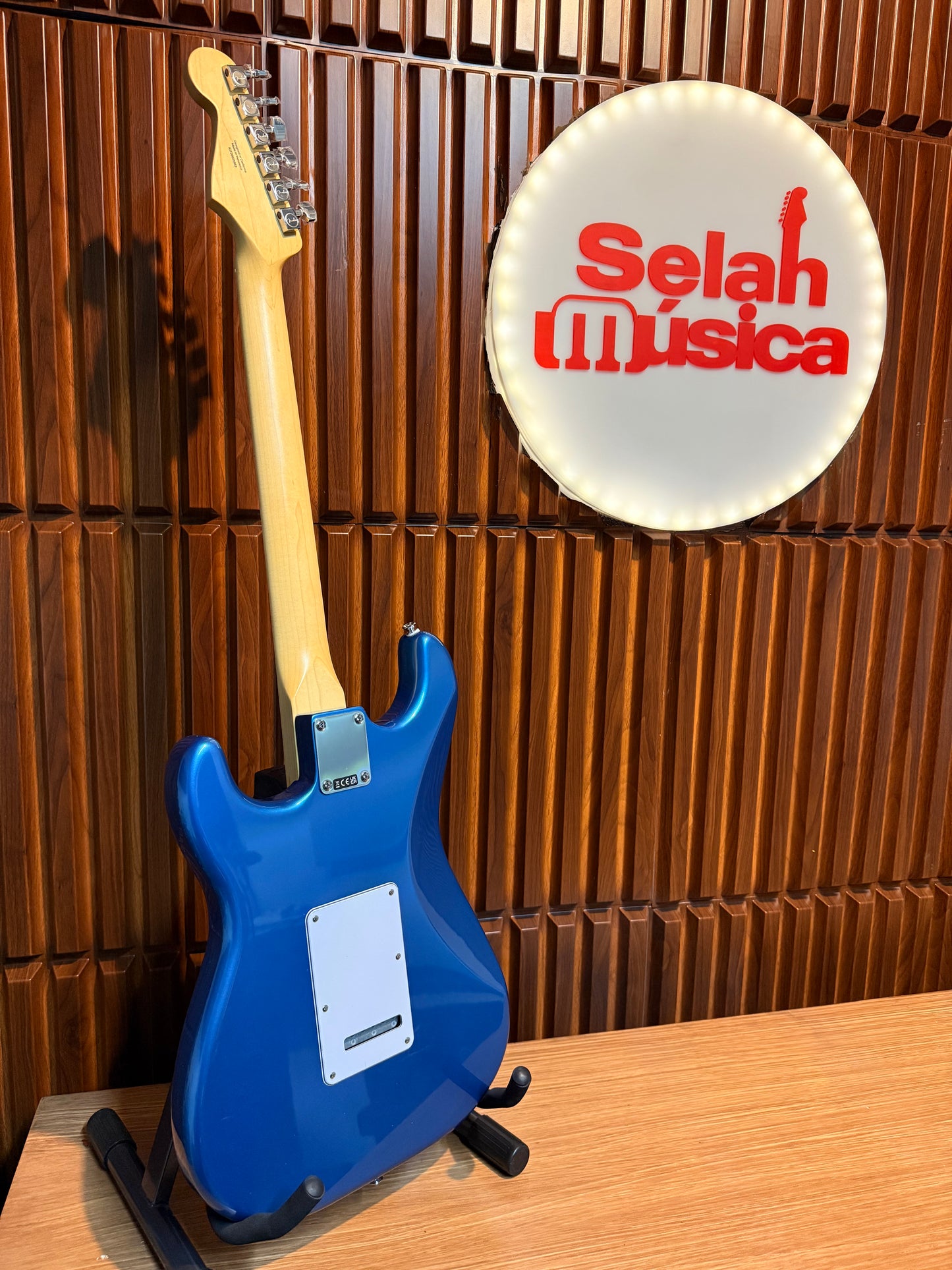 Guitarra Eléctrica Fender Standard Stratocaster HSS Aqua Marine Metallic