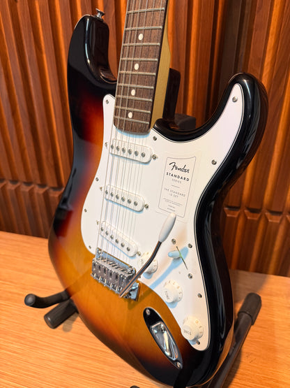 Guitarra Eléctrica Fender Standard Stratocaster 3-Color Sunburst