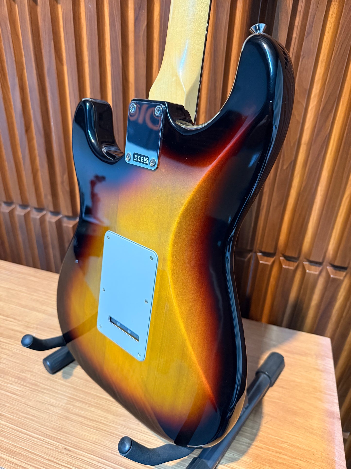 Guitarra Eléctrica Fender Standard Stratocaster 3-Color Sunburst