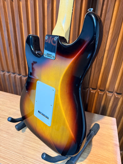 Guitarra Eléctrica Fender Standard Stratocaster 3-Color Sunburst