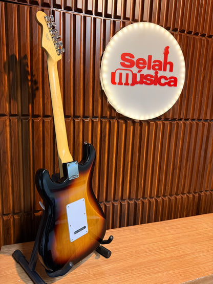 Guitarra Eléctrica Fender Standard Stratocaster 3-Color Sunburst