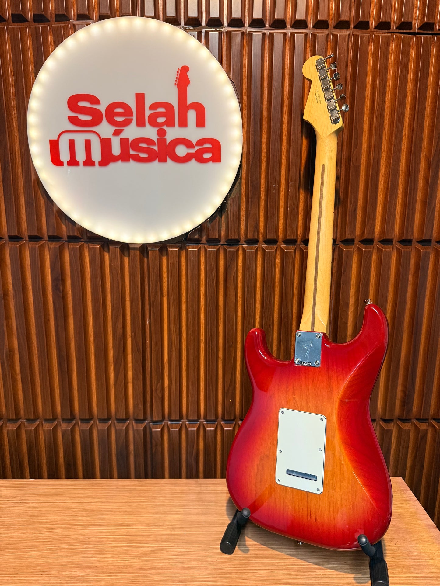 Guitarra Eléctrica Fender Player II Stratocaster HSS Aged Cherry Burst