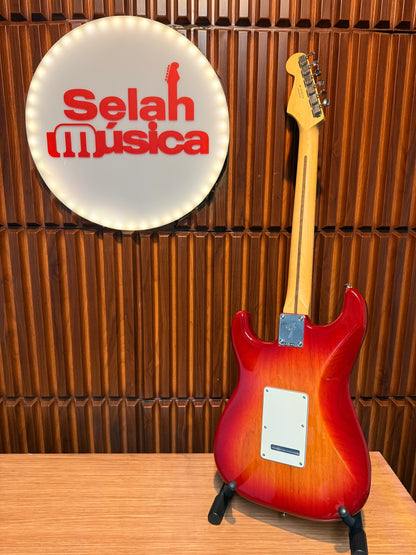 Guitarra Eléctrica Fender Player II Stratocaster HSS Aged Cherry Burst