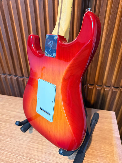 Guitarra Eléctrica Fender Player II Stratocaster HSS Aged Cherry Burst