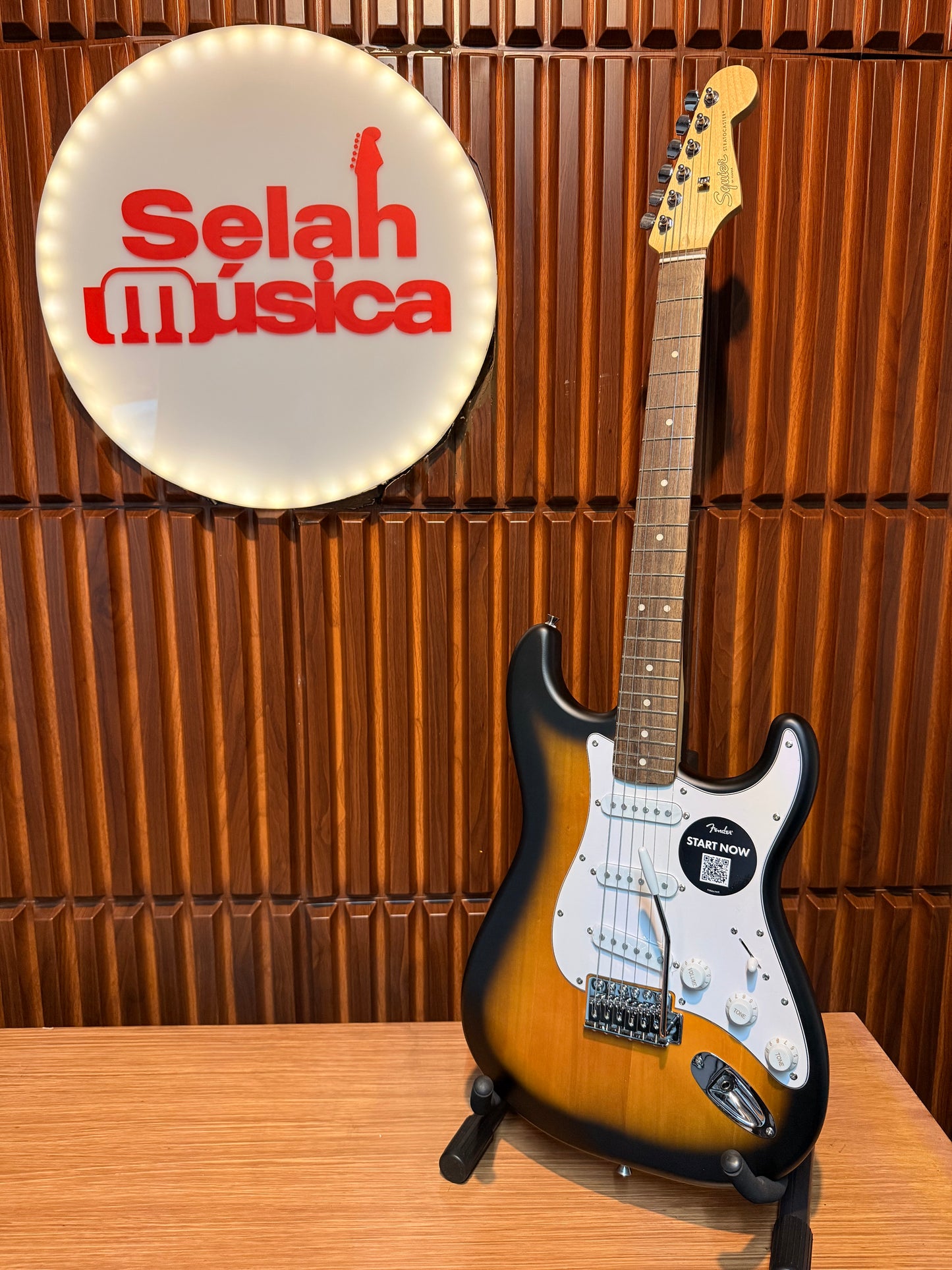 Guitarra Eléctrica Squier Debut Collection Stratocaster 2-Color Sunburst