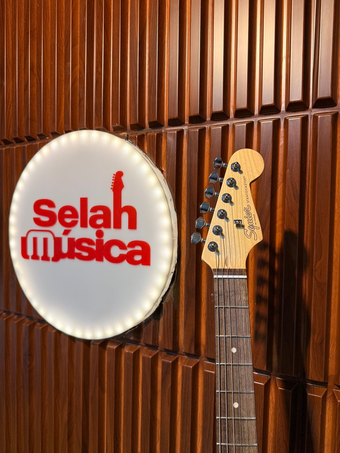 Guitarra Eléctrica Squier Debut Collection Stratocaster 2-Color Sunburst