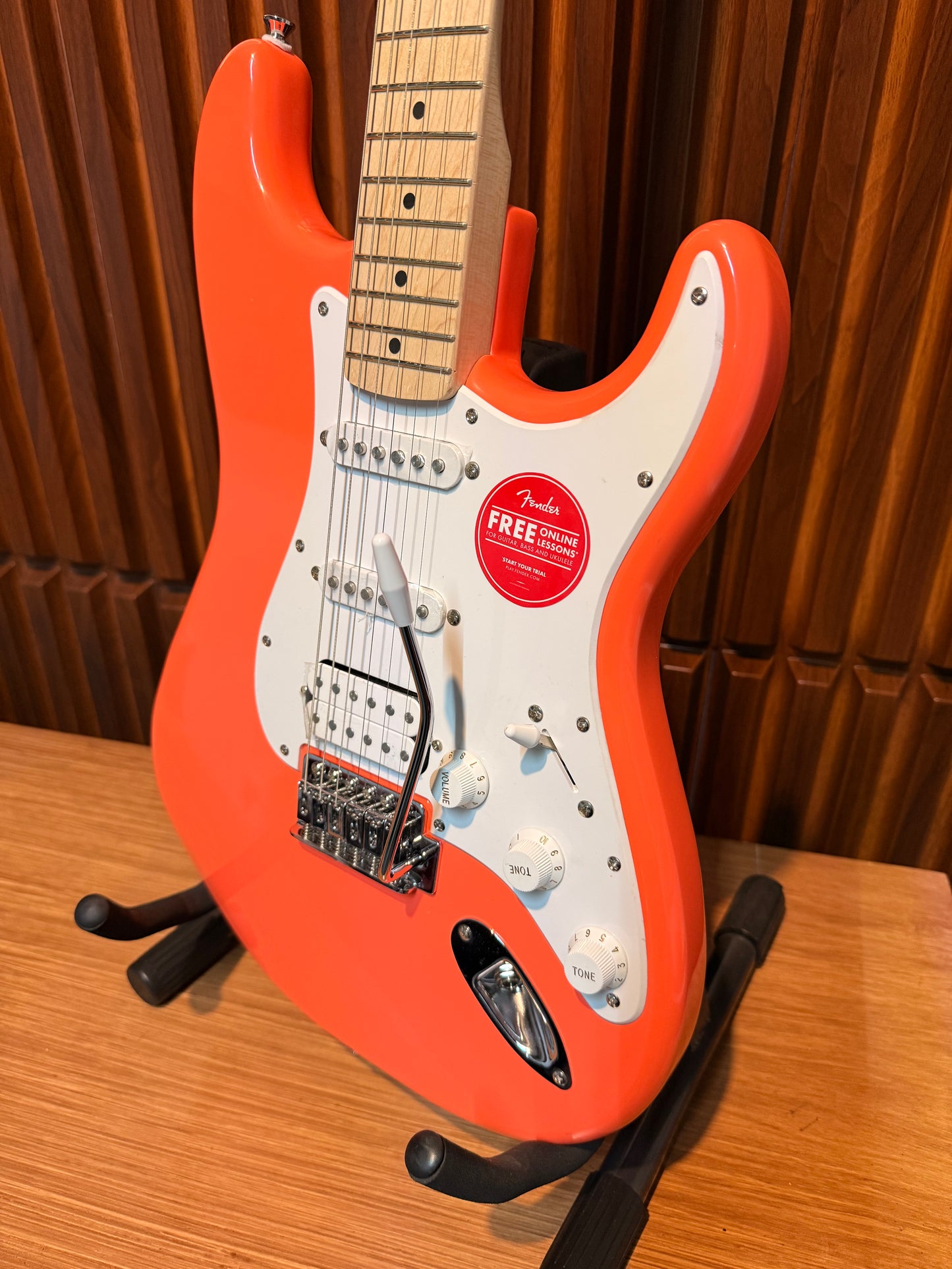 Guitarra Eléctrica Squier Sonic Stratocaster SSH Coral
