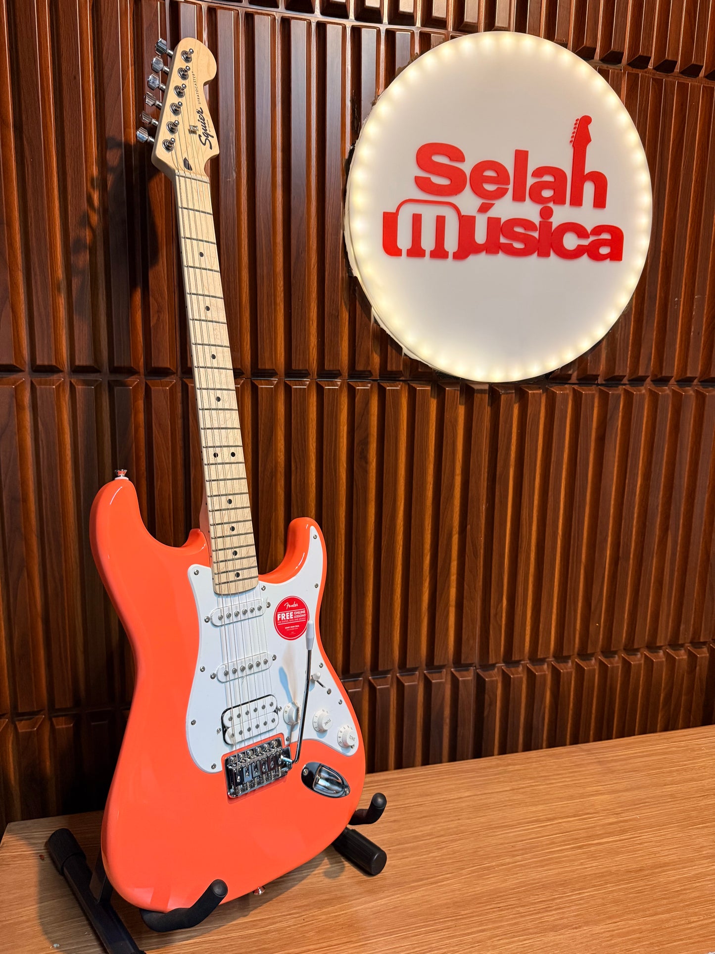 Guitarra Eléctrica Squier Sonic Stratocaster SSH Coral