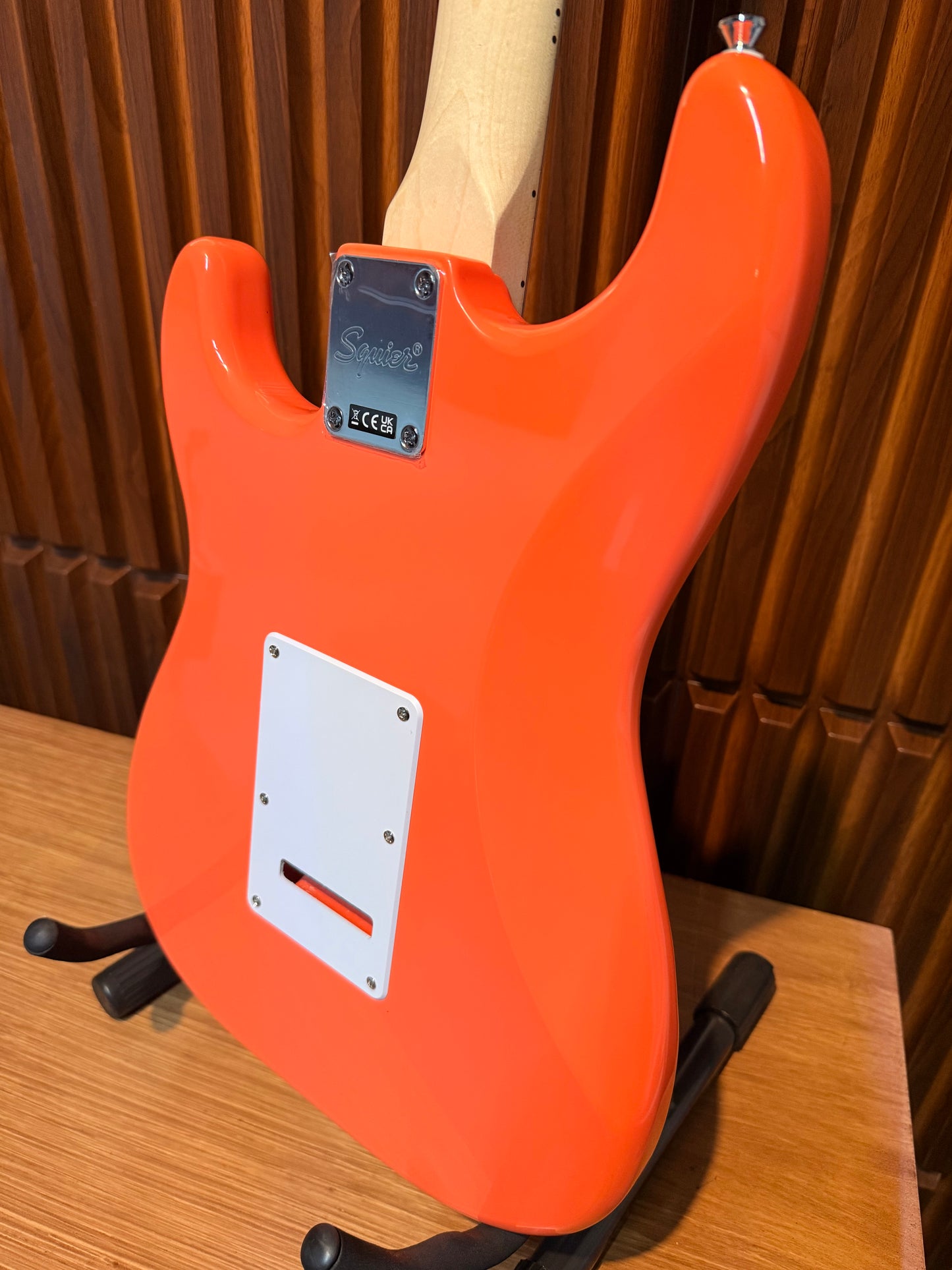 Guitarra Eléctrica Squier Sonic Stratocaster SSH Coral