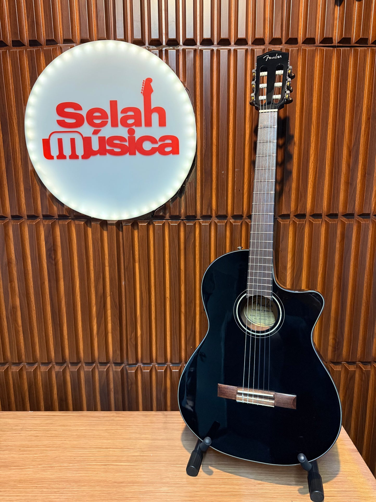 Guitarra Electroacústica Fender CN-140SCE Nylon Thinline Black